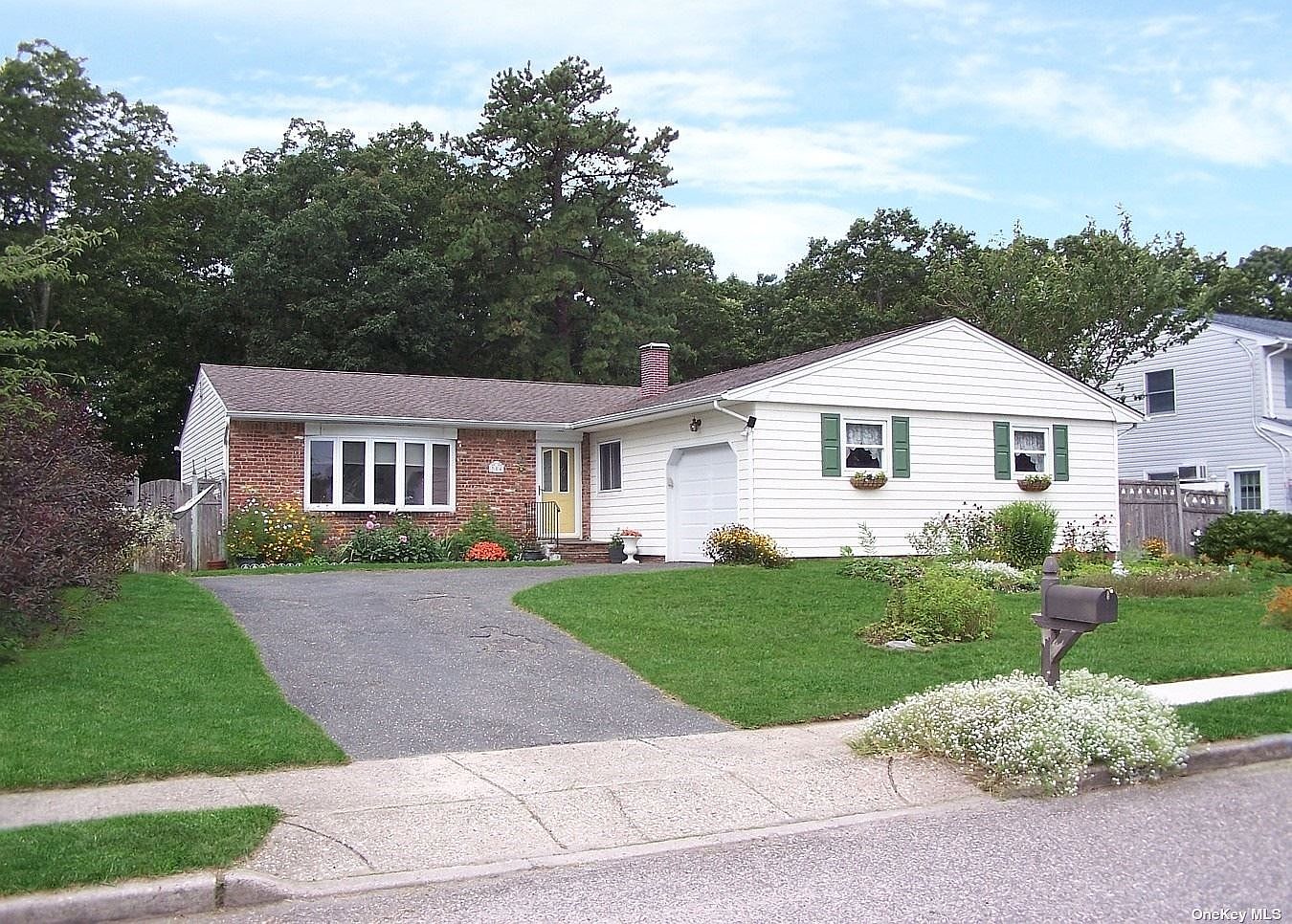 354 Singingwood Drive, Holbrook, NY 11741 Zillow