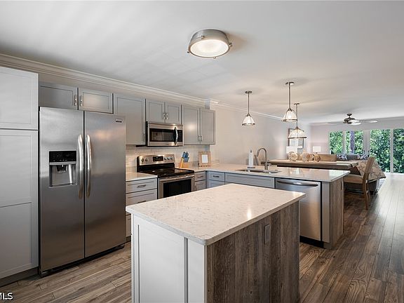 4th image of 3021 Sandpiper Bay Cir APT E106