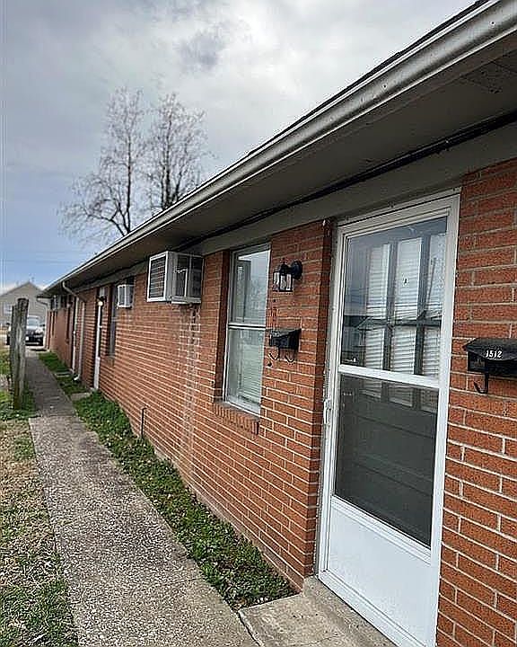 2nd image of 1512 W 4th St