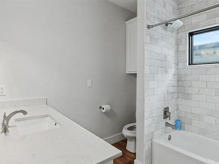 2506 E Cesar Chavez St — Photo 8