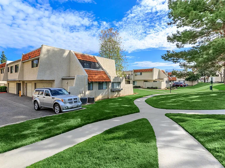Brookside Park Apartments — Photo 35