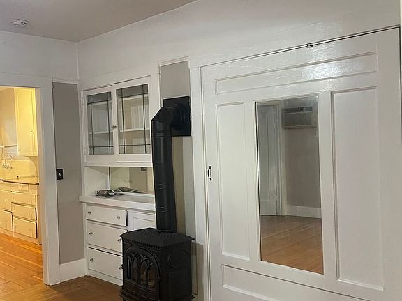 4th image of 927 35th St APT 1