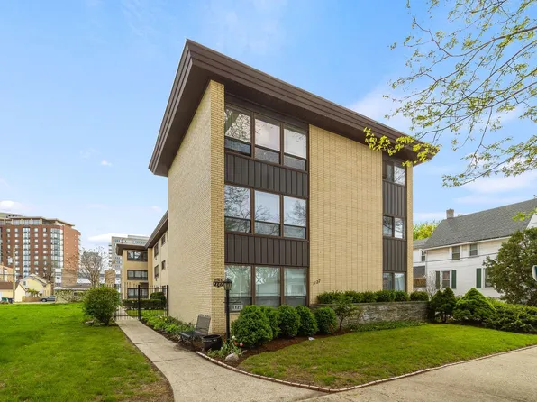 1127 Erie St APT 1A, Oak Park, IL 60302