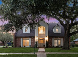 215 Spyglass Ln, Broussard, LA 70518
