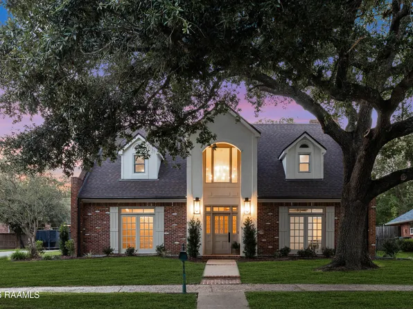 215 Spyglass Ln, Broussard, LA 70518