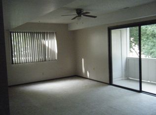 2211 Melrose Dr APT B, Champaign, IL