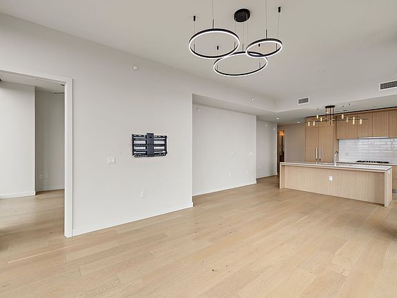 4th image of 44 East Ave #1210