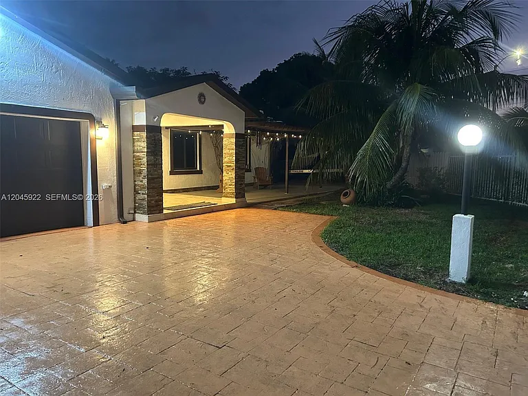 13650 SW 283rd Ter — Photo 2