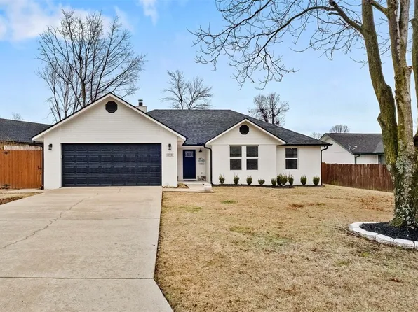 1302 NW K St, Bentonville, AR 72712