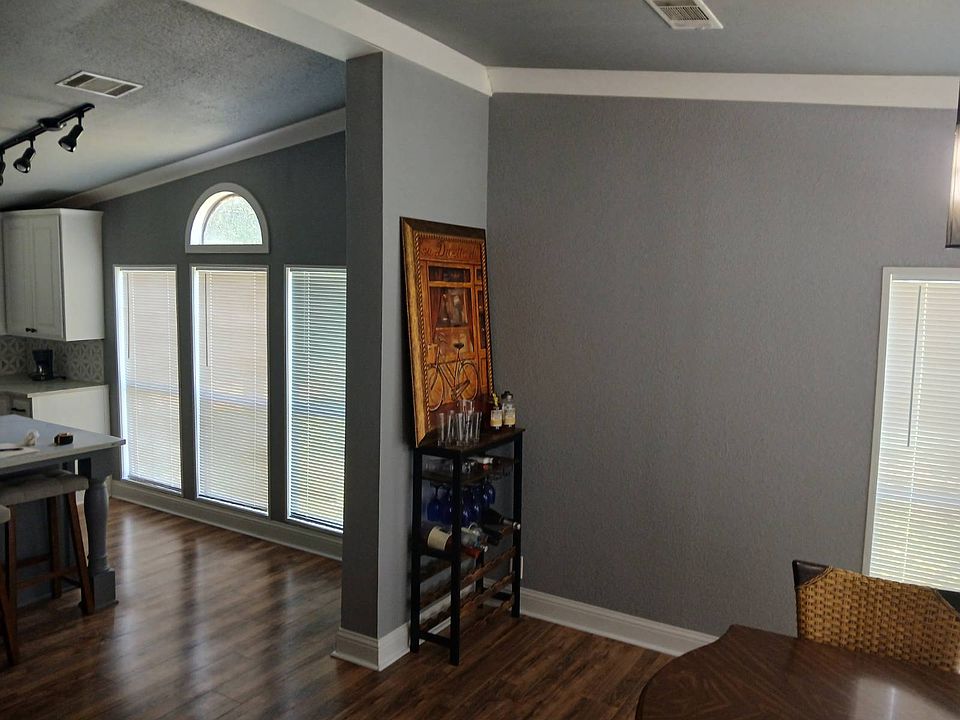 1st image of 3422 Oak Hill Dr