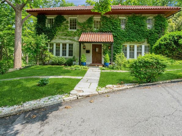 61 Colonial Ave