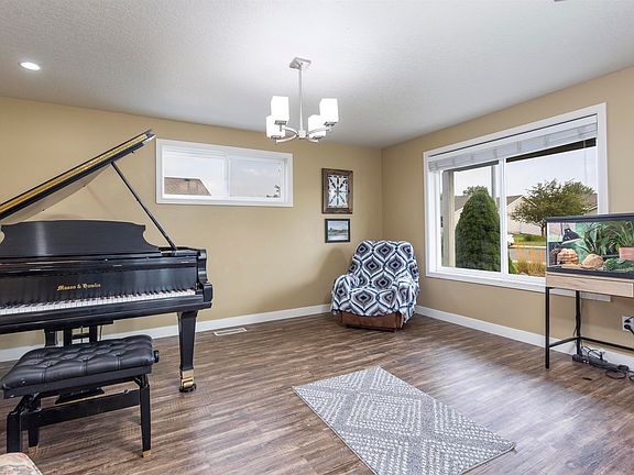 3rd image of 5501 Kirkwood Ln
