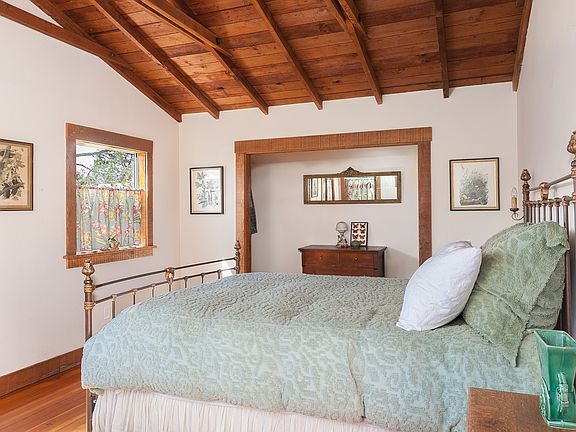 cozy bedroom