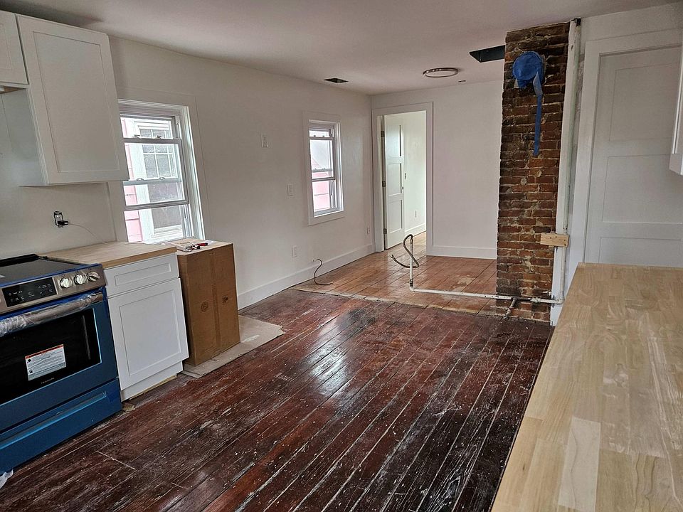 1st image of 323 Williams St Floor 3
