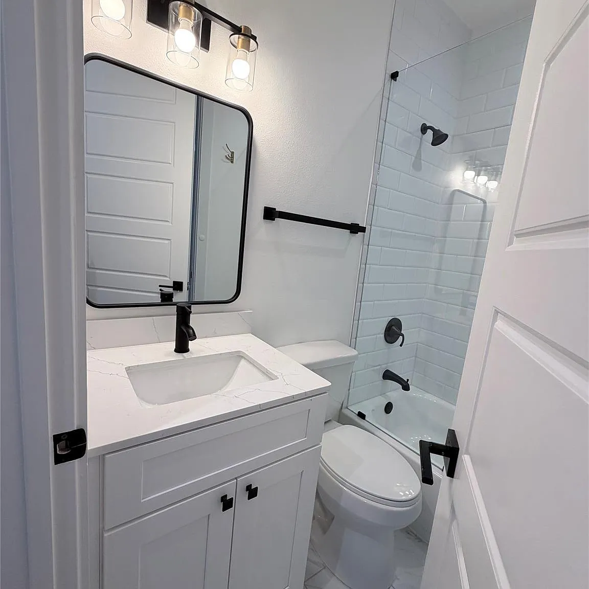 3 bed, 3.5 bath, 1964 sqft, $2,990 — Photo 2