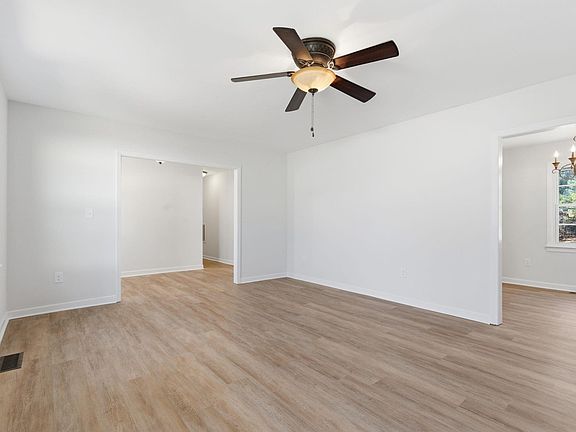 4th image of 250 Pine Dr