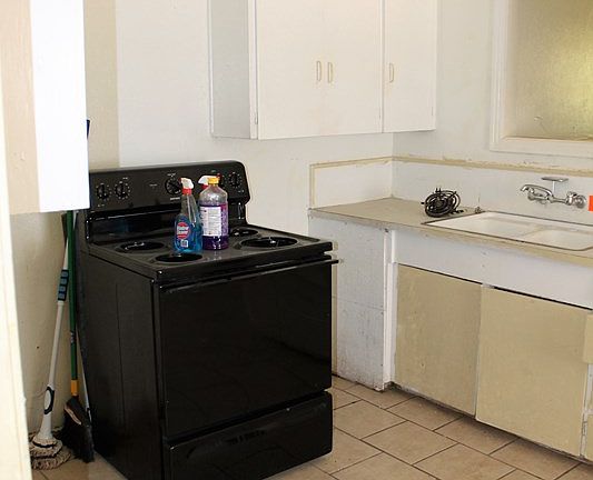 4th image of 402 E Nobles Ave