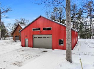 254 S Carolyn Dr, Lake City, MI 49651
