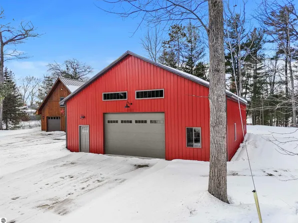 254 S Carolyn Dr, Lake City, MI 49651