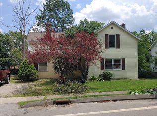 221 E King St, Chardon, OH 44024