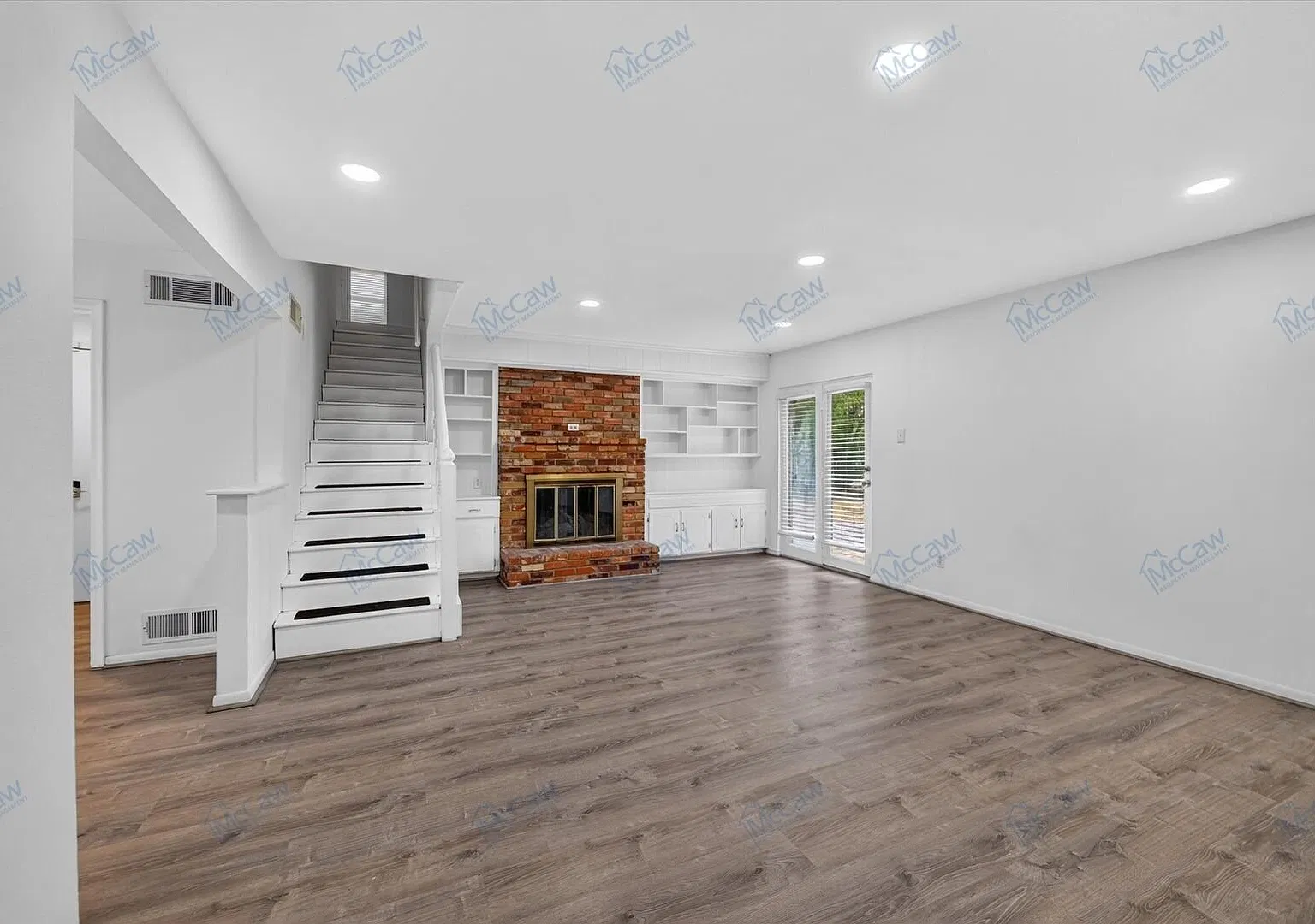 Spacious 4-Bedroom Home with an Oversized Backyard — Photo 4
