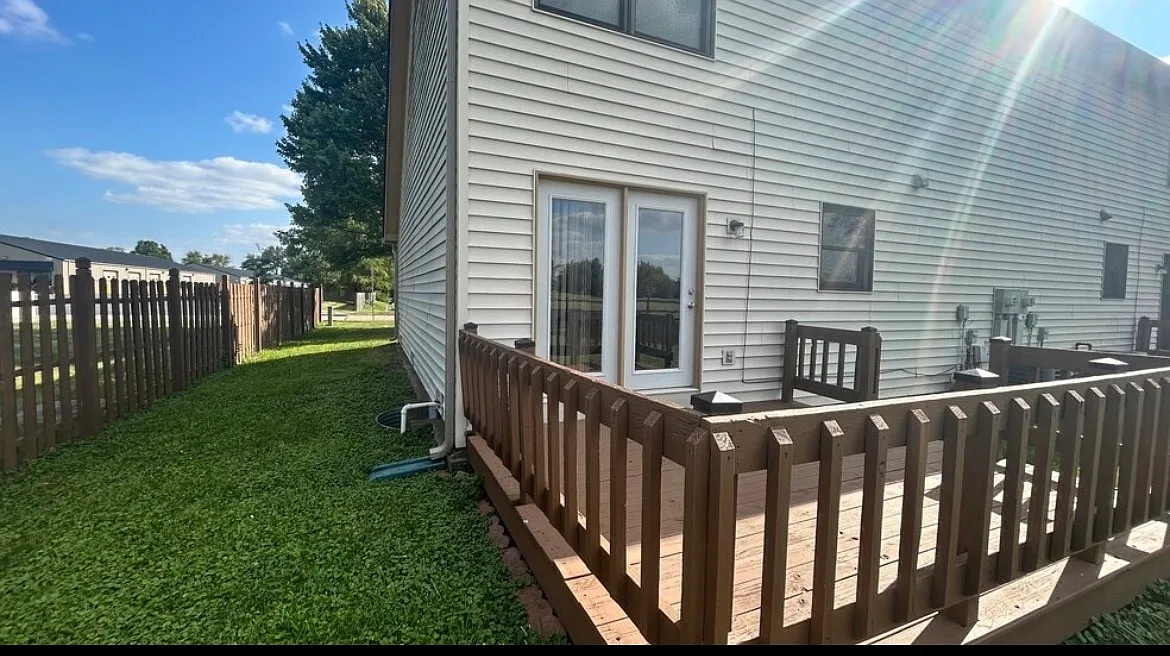 2 bed, 1.5 bath, 1190 sqft, $1,340 — Photo 3