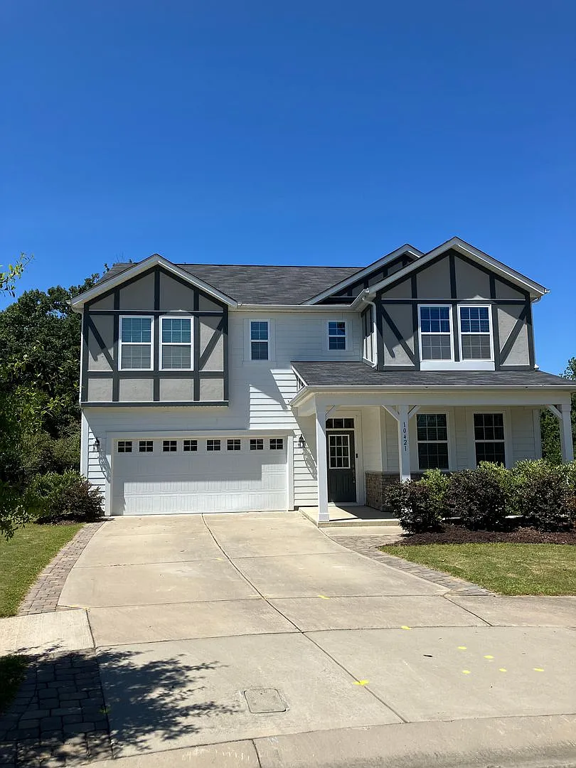 Like new in desirable Magnolia Walk in Huntersville — Photo 1
