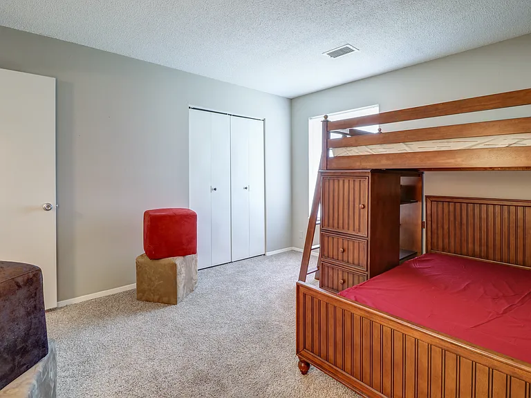 Diamond Valley Apartments — Photo 8