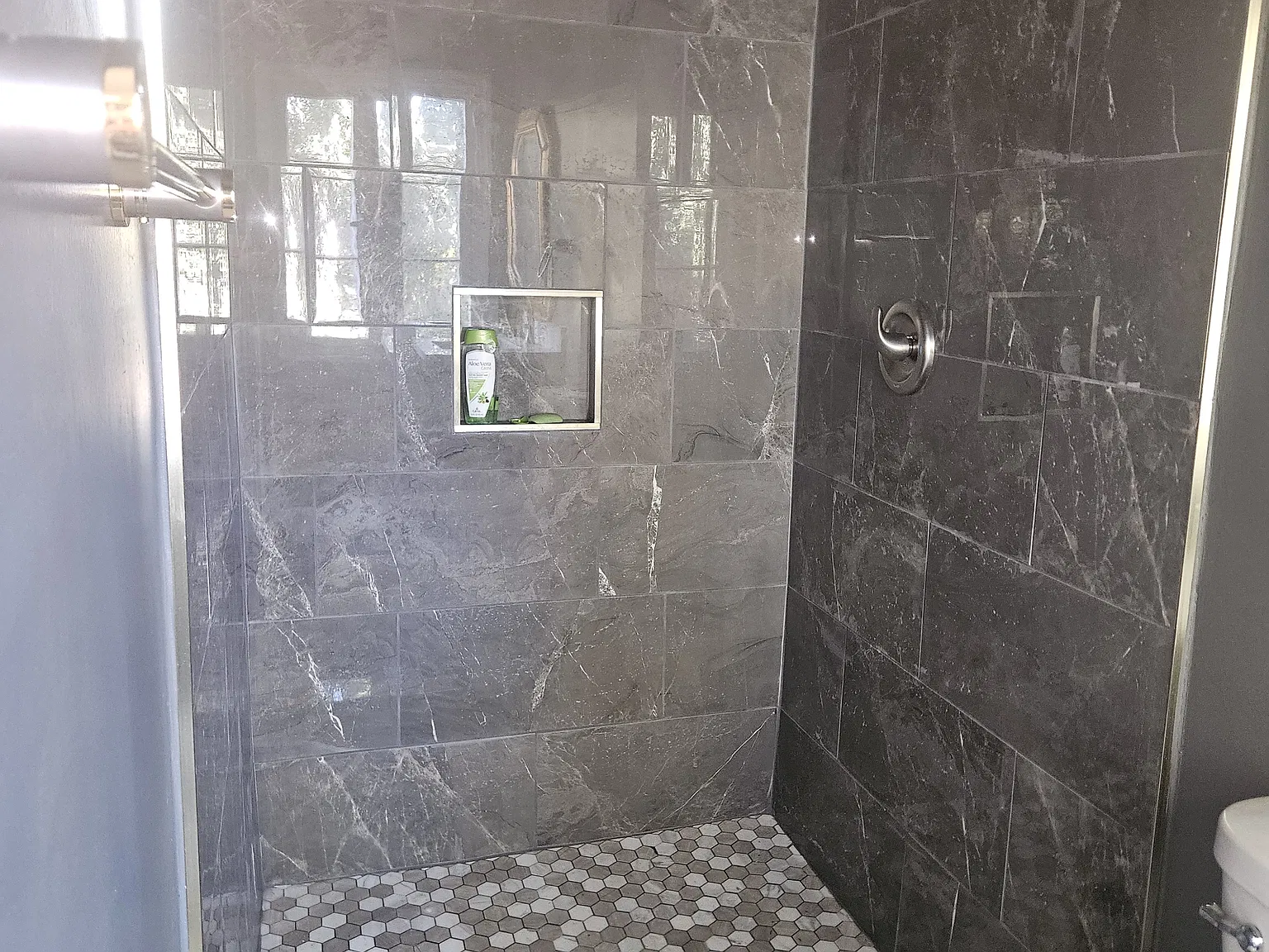 1460 S Holt Ave — Photo 3