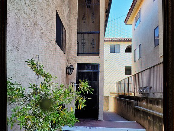 2nd image of 1081 W 9th St APT 2