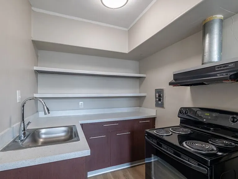 The Oakwood Manor Apartments — Photo 7