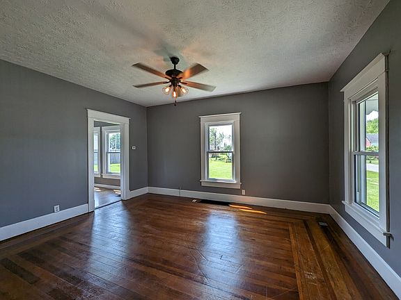 4th image of 104 N Durbon St