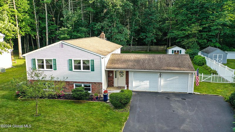 2nd image of 3 Dutchess Court