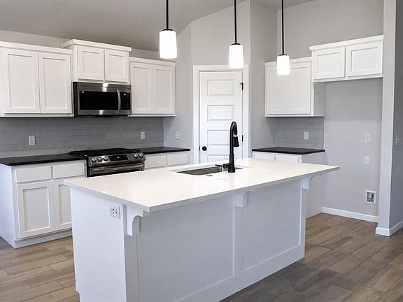 5th image of 2318 Arcady Ave