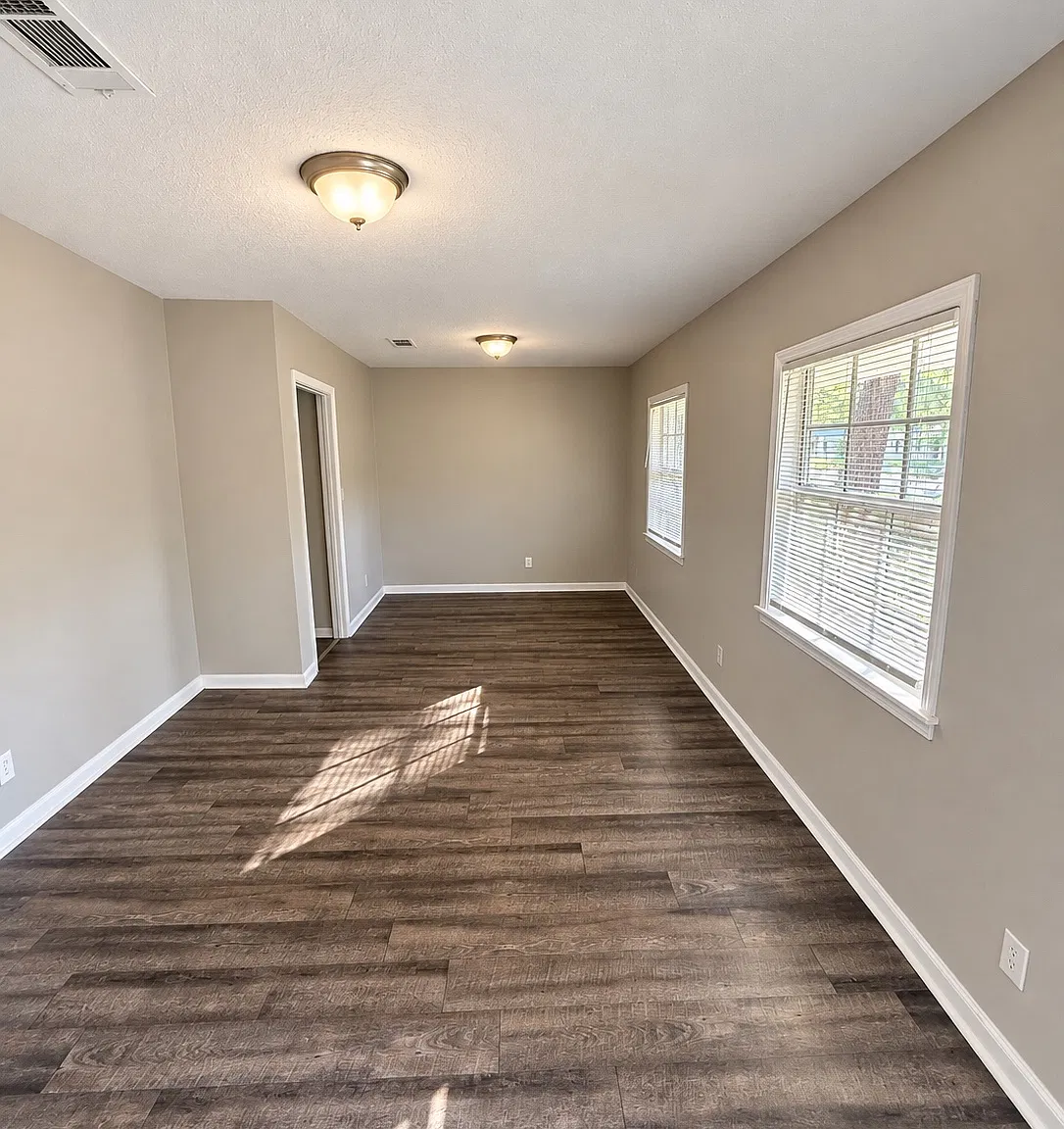 3 bed, 1.5 bath, 1330 sqft, $1,350 — Photo 3