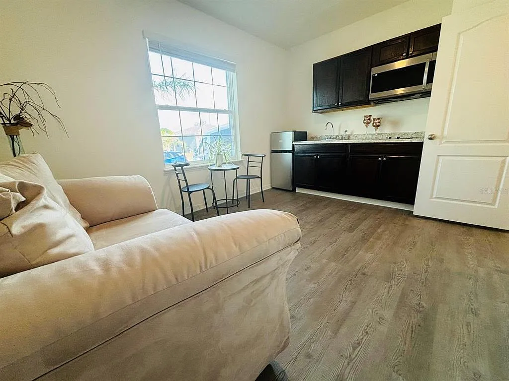 1 bed, 1.0 bath, 525 sqft, $1,300 — Photo 3