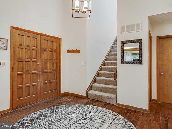 2nd image of 302 Braeburn Glen Ct