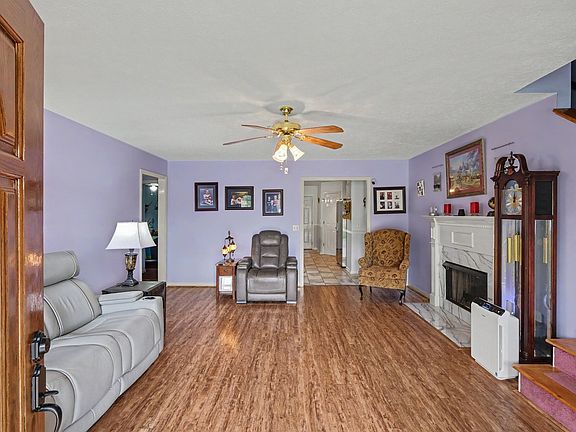 4th image of 712 Williamsburg Dr