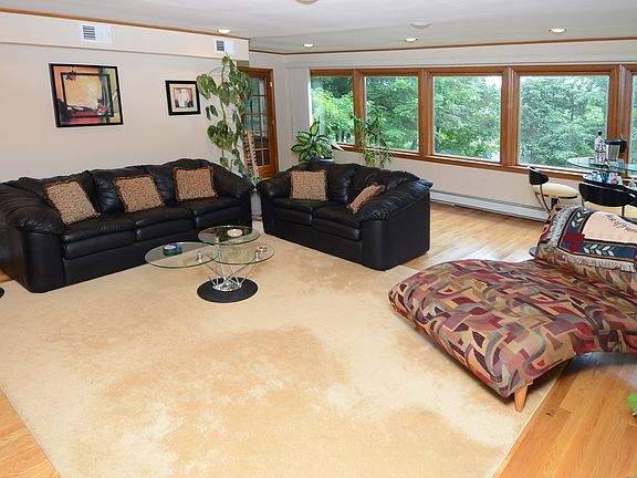 4th image of 54 Mahopac Ave