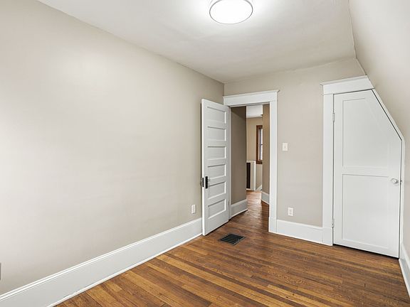 4th image of 827 Fairview Ave N