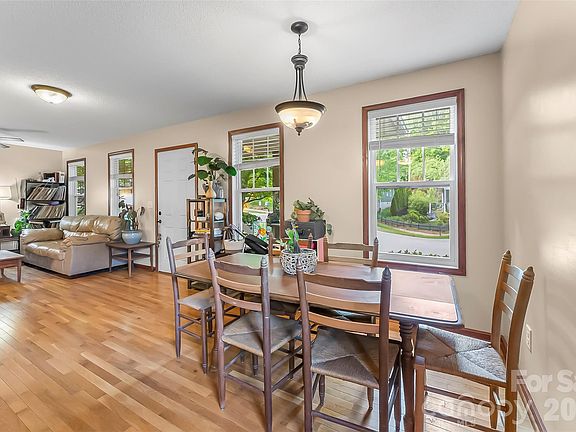 4th image of 5 Springmill Dr