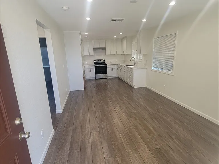 1069 Sycamore Ct — Photo 3