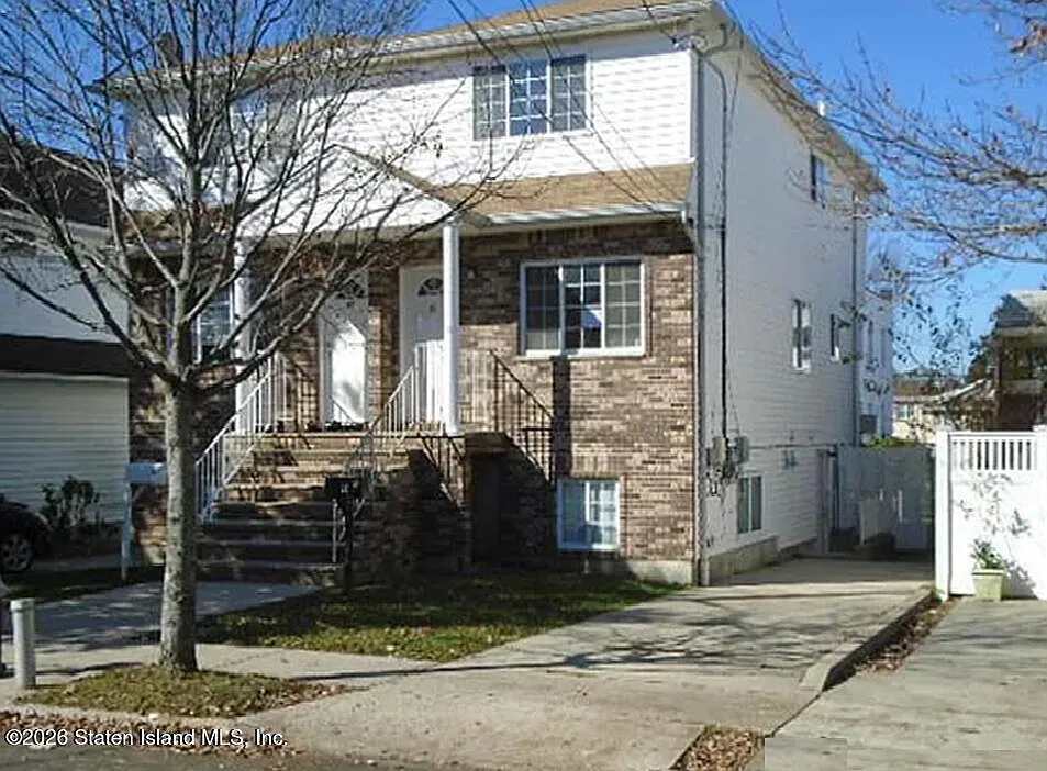 3 bed, 1.5 bath, 2100 sqft, $3,600 — Photo 1