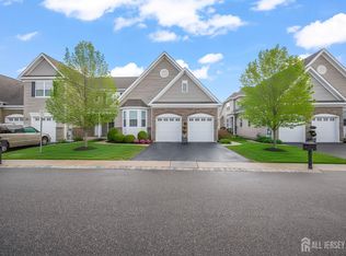 5 Traditions Pl, Monroe Township, NJ 08831