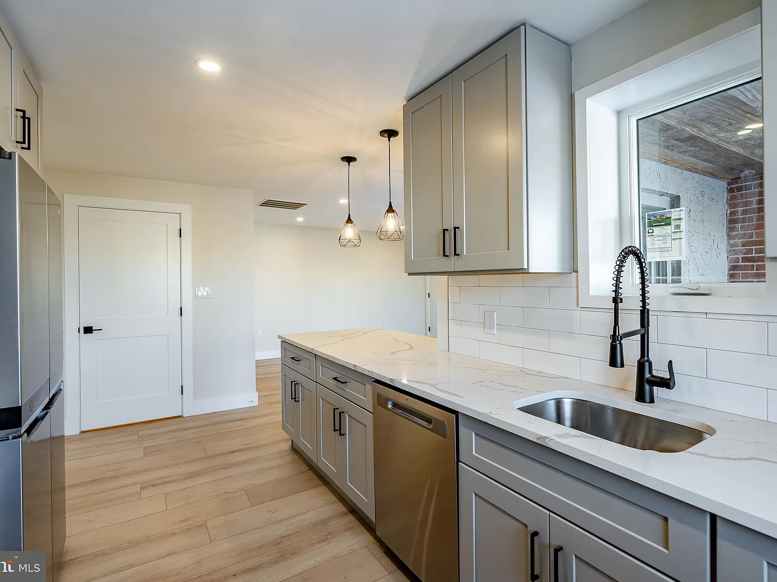 2 bed, 800 sqft, $2,295 — Photo 4