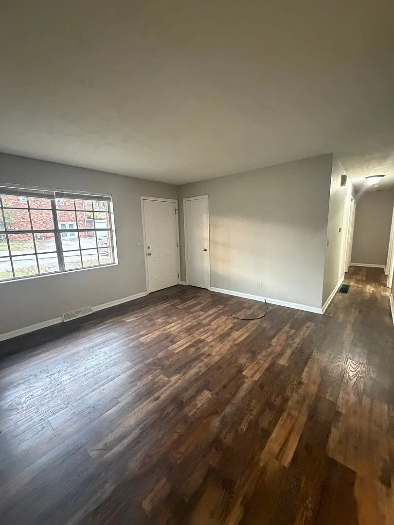3 Bedroom in Frankfort with Shed! — Photo 3