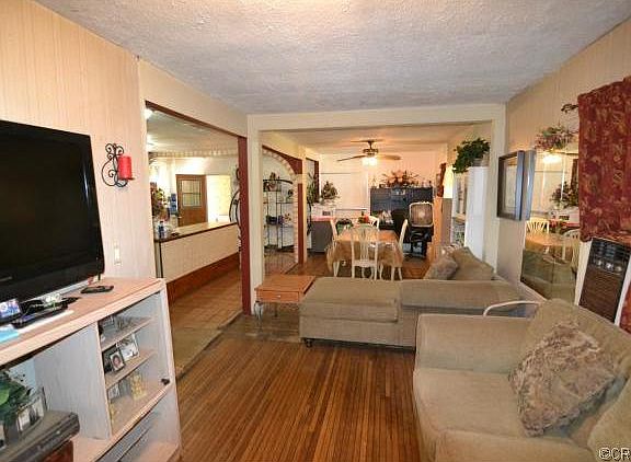 4th image of 4358 Huddart Ave