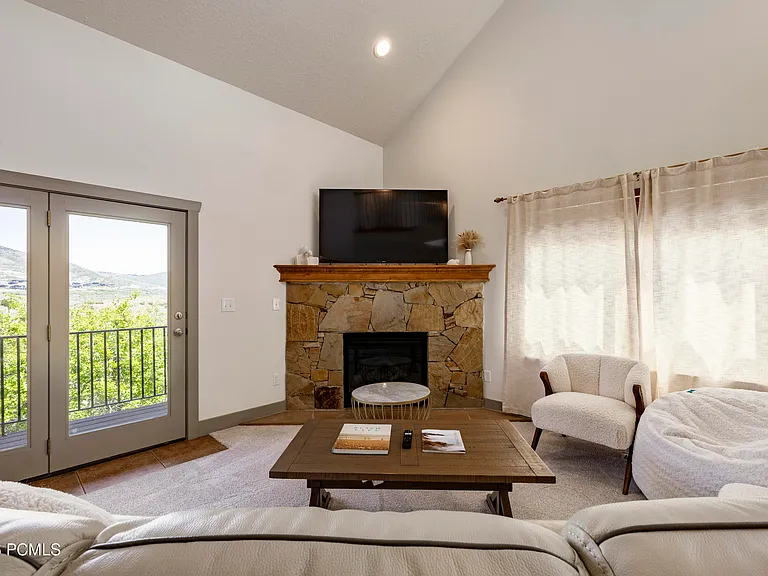 1490 W Alpine Ave — Photo 4