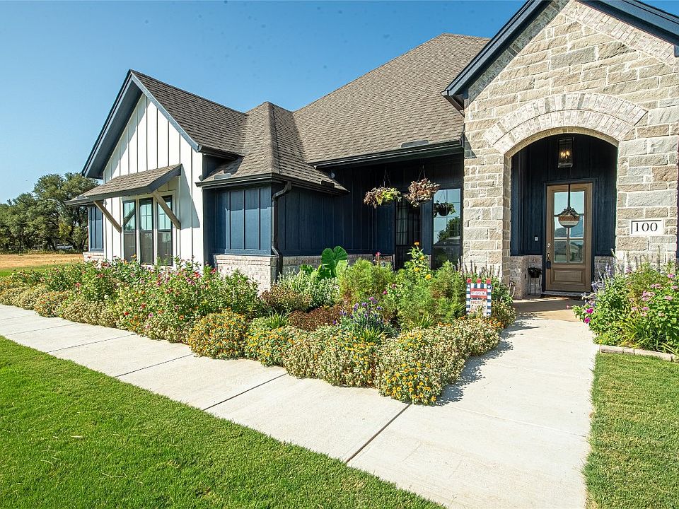 1st image of 100 Oaks Springs Ln
