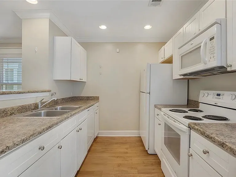 1725 Harvey Mitchell Pkwy S #411 — Photo 5